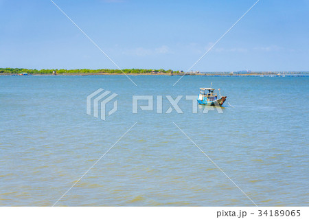 Fish ship anchor on the beach Fish ship anchor on the beach 34189065