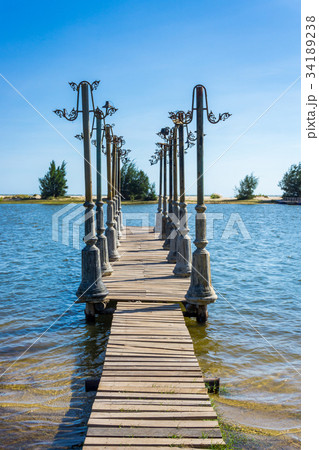 Wood pier and light posts in pond 34189238