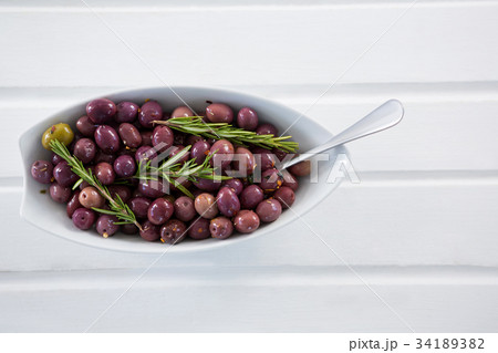 Marinated olives with olive oil on chopping board Marinated olives with olive oil on chopping board 34189382