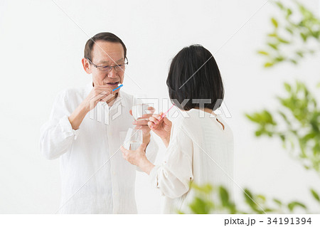 デンタルケア　シニア夫婦 34191394