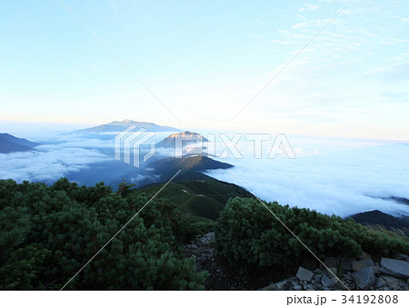 西穂高に向かう途中の稜線からの風景 34192808