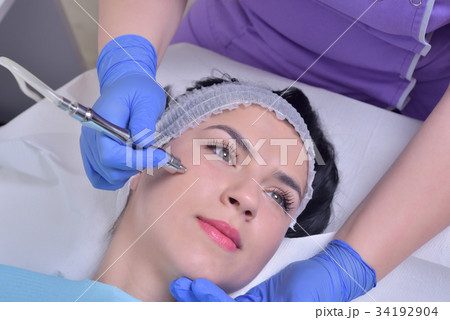Woman gets professional facial skin treatment 34192904