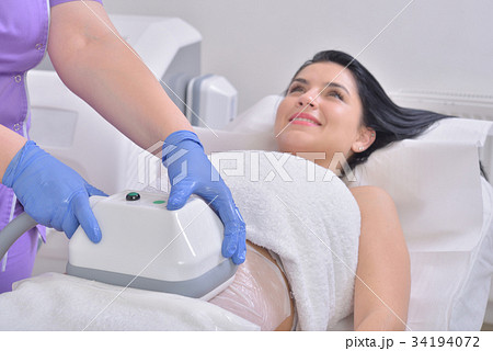 Young woman getting cryolipolyse fat treatment Young woman getting cryolipolyse fat treatment 34194072