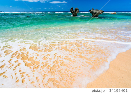 《沖縄県》古宇利島・ハートロック 34195401