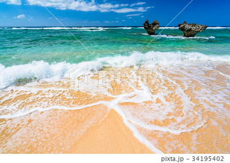 《沖縄県》古宇利島・ハートロック 《沖縄県》古宇利島・ハートロック 34195402