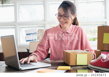 Online seller owner.Online shopping. 34195673