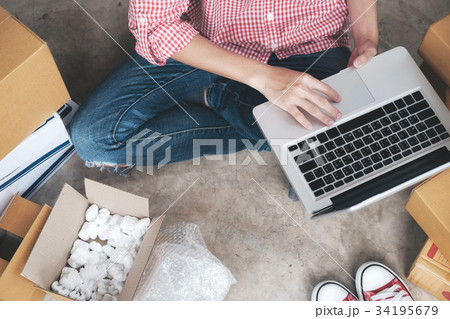 Online seller owner.Online shopping. 34195679