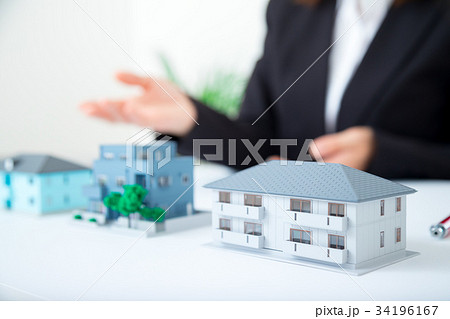 不動産　一戸建て　賃貸　　ミニチュア　固定資産税　不動産投資　相談　免税　マンションか戸建て 34196167