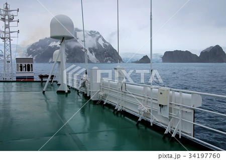 Mountains and glaciar, view from cruise ship Mountains and glaciar, view from cruise ship 34197760