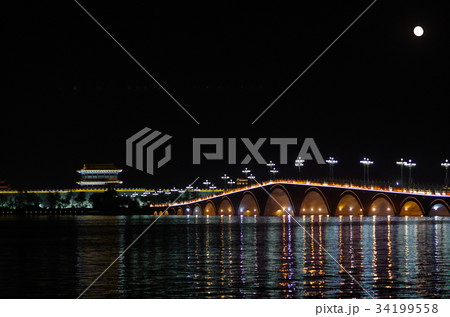 【中国】山東省聊城市の夜景 【中国】山東省聊城市の夜景 34199558