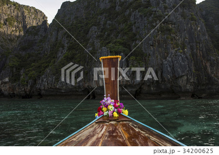 Sea view with traditional longtail boats Sea view with traditional longtail boats 34200625