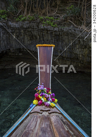 Sea view with traditional longtail boats Sea view with traditional longtail boats 34200628