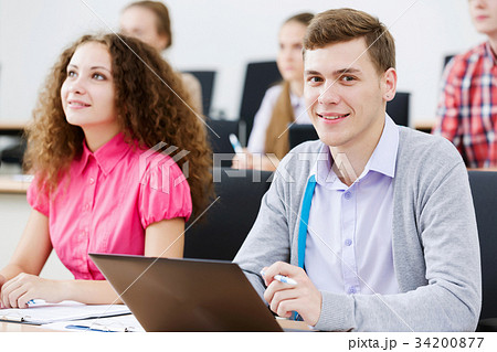 Students at lesson 34200877
