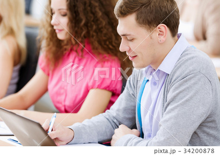 Students at lesson 34200878