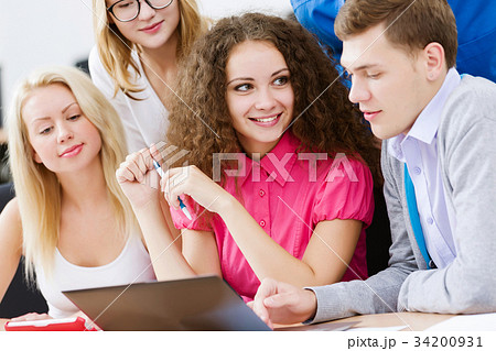 Students at lesson 34200931