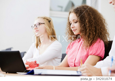 Students at lesson 34201074