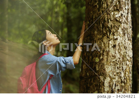 An excited woman is in the first time to look at a huge trunk. 34204821