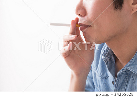 タバコ 男性 喫煙の写真素材
