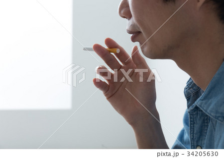 タバコ　男性　喫煙 34205630