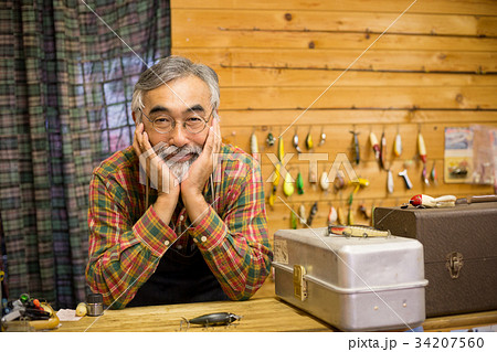 ルアーショップ　店員　ポートレート 34207560