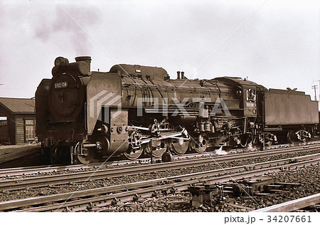 昭和44年 D52蒸気機関車貨物列車 函館本線長万部 の写真素材