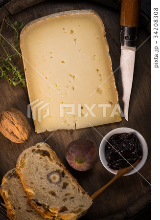Ossau-Iraty, French cheese 34208308