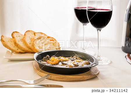 赤ワイン/グラスワインとアヒージョ 赤ワイン/グラスワインとアヒージョ 34211142