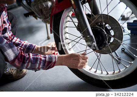 バイクの修理 34212224