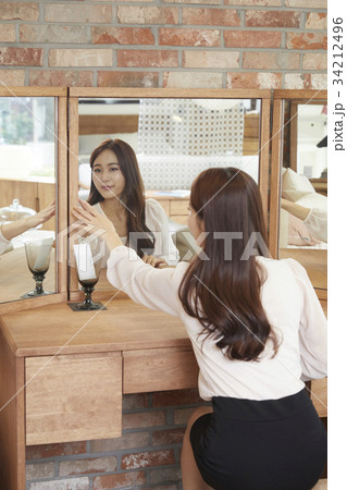 感情 建築 笑顔 34212496