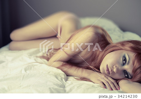 Sensual woman in bed 34214230