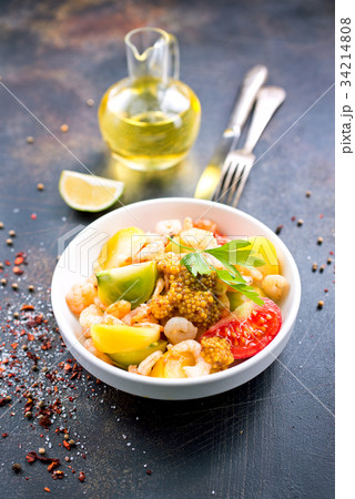 salad with shrimps 34214808