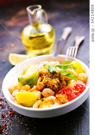 salad with shrimps 34214809