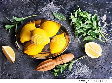lemons with mint 34214876