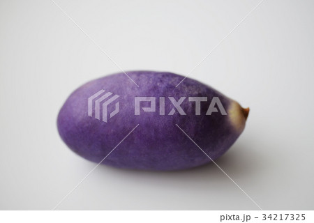 あけび アケビ 木通 通草 chocolate vine 胎座 山菜 食べ物 果実 紫 白バック あけび アケビ 木通 通草 chocolate vine 胎座 山菜 食べ物 果実 紫 白バック 34217325