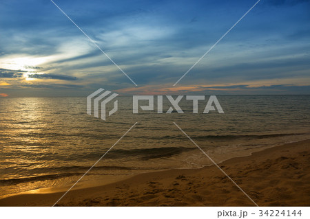 Sunrise morning Colorful sky and water reflex 34224144