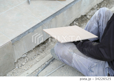 建築工事　タイル張り 34226525