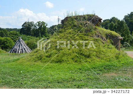 土葺き竪穴式住居(三内丸山遺跡/青森県青森市大字三内字丸山) 土葺き竪穴式住居(三内丸山遺跡/青森県青森市大字三内字丸山) 34227172