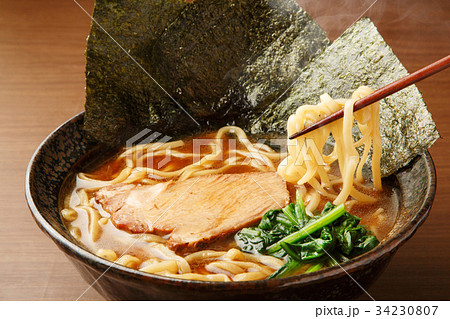 豚骨醤油ラーメン 34230807