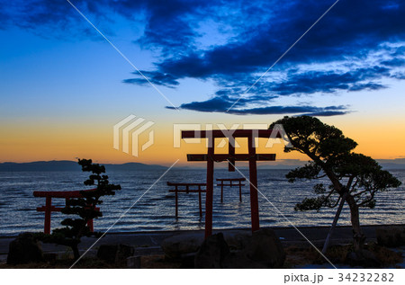 海中鳥居の夜明けと日の出 佐賀県 太良町 海中鳥居の夜明けと日の出 佐賀県 太良町 34232282
