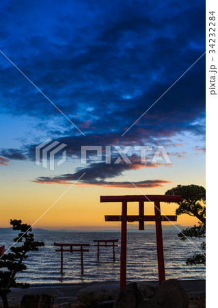 海中鳥居の夜明けと日の出 佐賀県 太良町 海中鳥居の夜明けと日の出 佐賀県 太良町 34232284