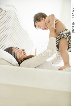 幼児 赤ちゃん ママ 34232789