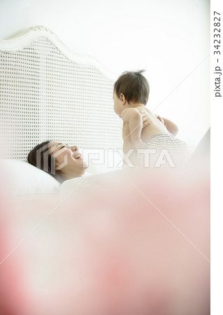 幼児 赤ちゃん ママ 34232827