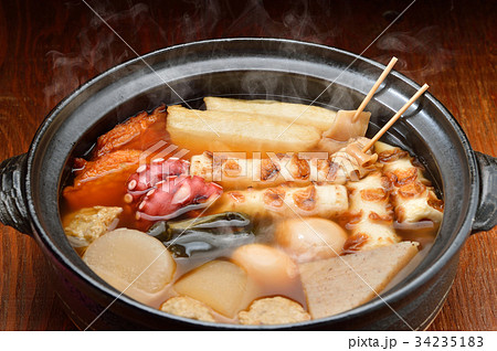 注意)湯気はレタッチ合成です。「土鍋で冬の定番料理おでん」イメージ。大根、玉子、さつま揚げ、牛すじ。 注意)湯気はレタッチ合成です。「土鍋で冬の定番料理おでん」イメージ。大根、玉子、さつま揚げ、牛すじ。 34235183