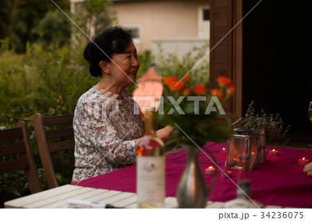 祖母　孫　乾杯 34236075