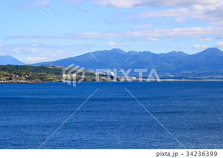 兜千畳敷岩から見る泊原子力発電所 34236399