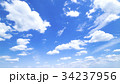 青空　空　雲　秋の空　背景　背景素材　9月　コピースペース 34237956