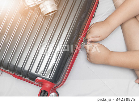 packing and zipping travel bag for vacation packing and zipping travel bag for vacation 34238978
