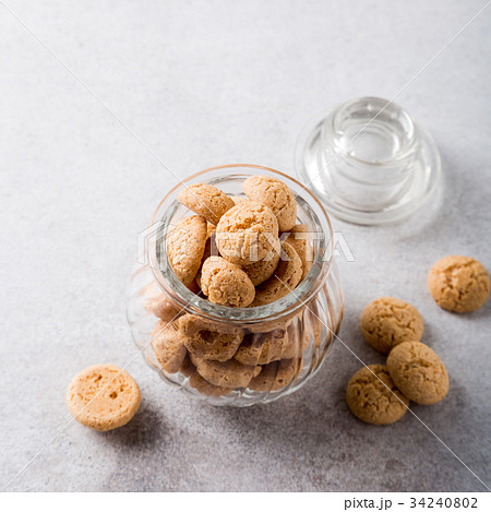 Amaretti cookies in glass pot 34240802