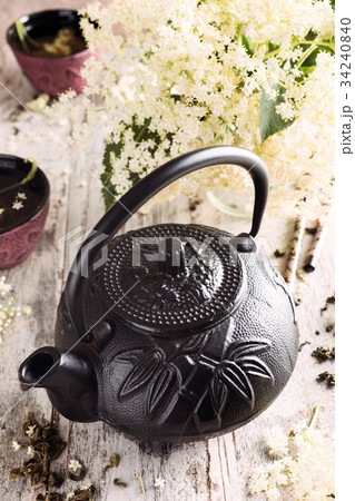 Green tea with elder flower Green tea with elder flower 34240840