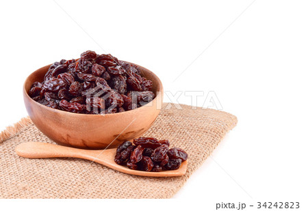 raisins isolated on white background 34242823